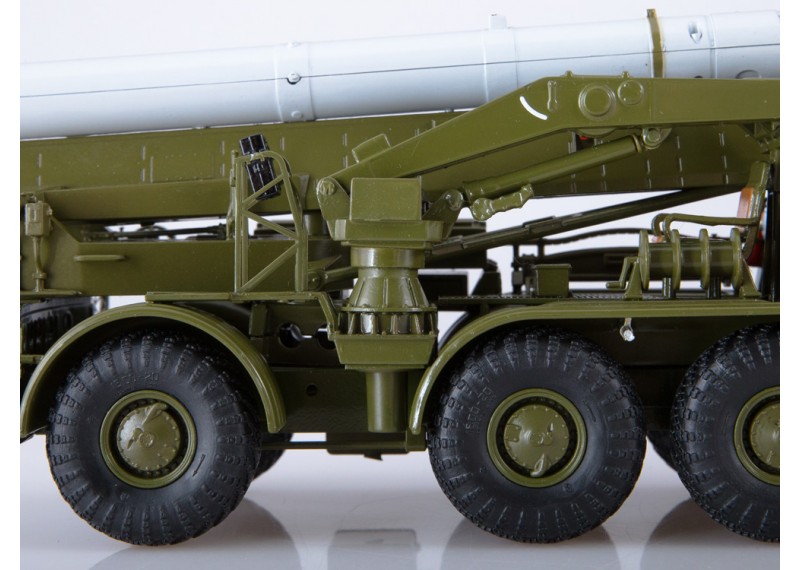 ЛУНА-М 9П113 с ракетой 9M21 на шасси ЗИЛ-135ЛМ